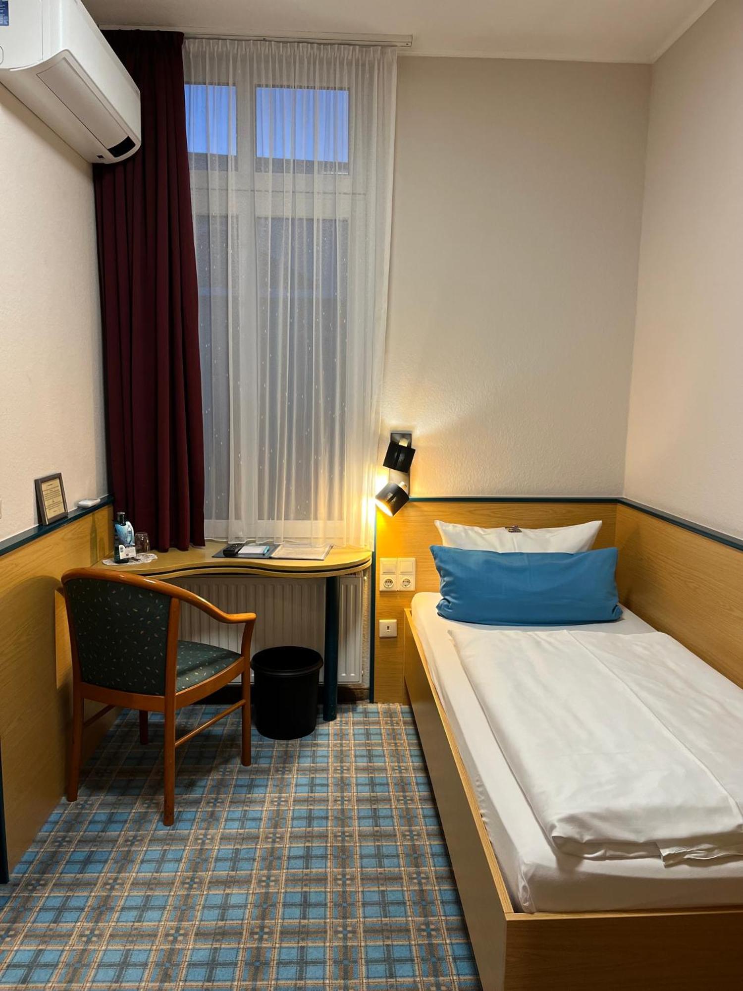 Hotel Schwarzer Adler Jever Luaran gambar