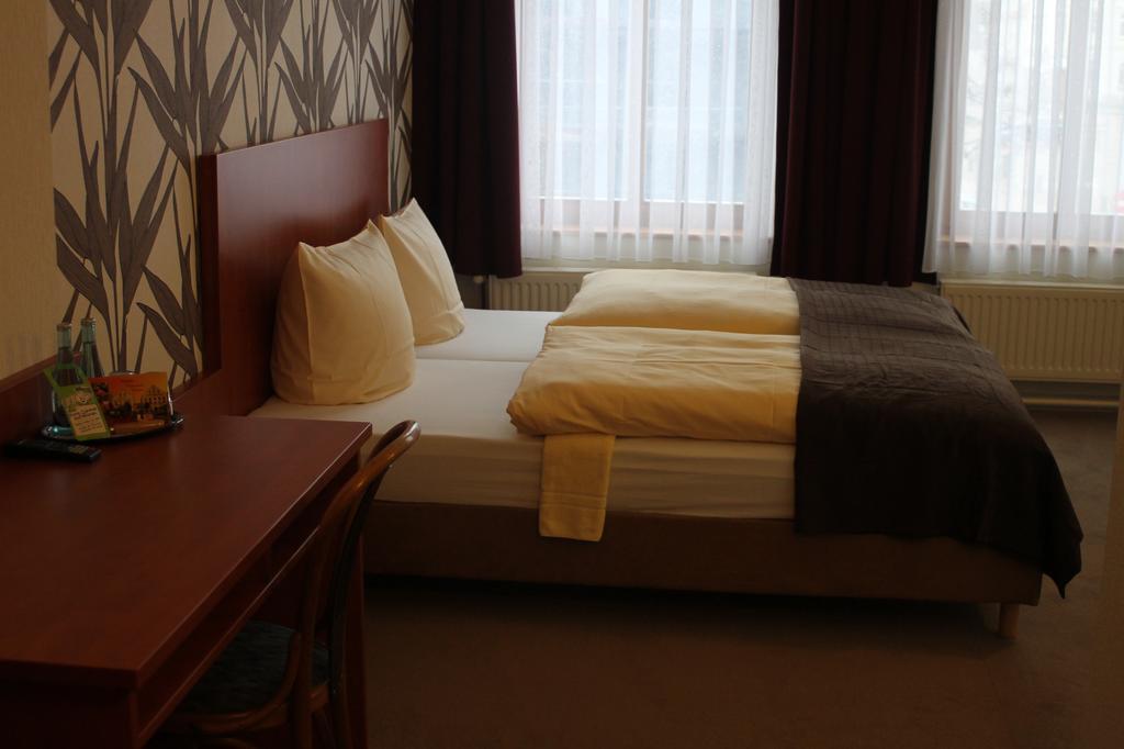 Hotel Schwarzer Adler Jever Luaran gambar